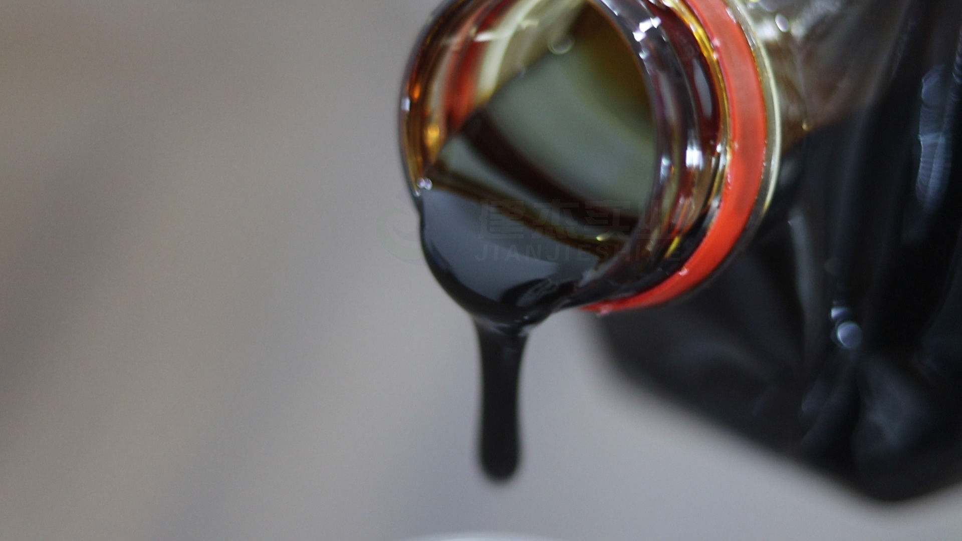 糖蜜粘結(jié)劑 vs 新型復合粘結(jié)劑