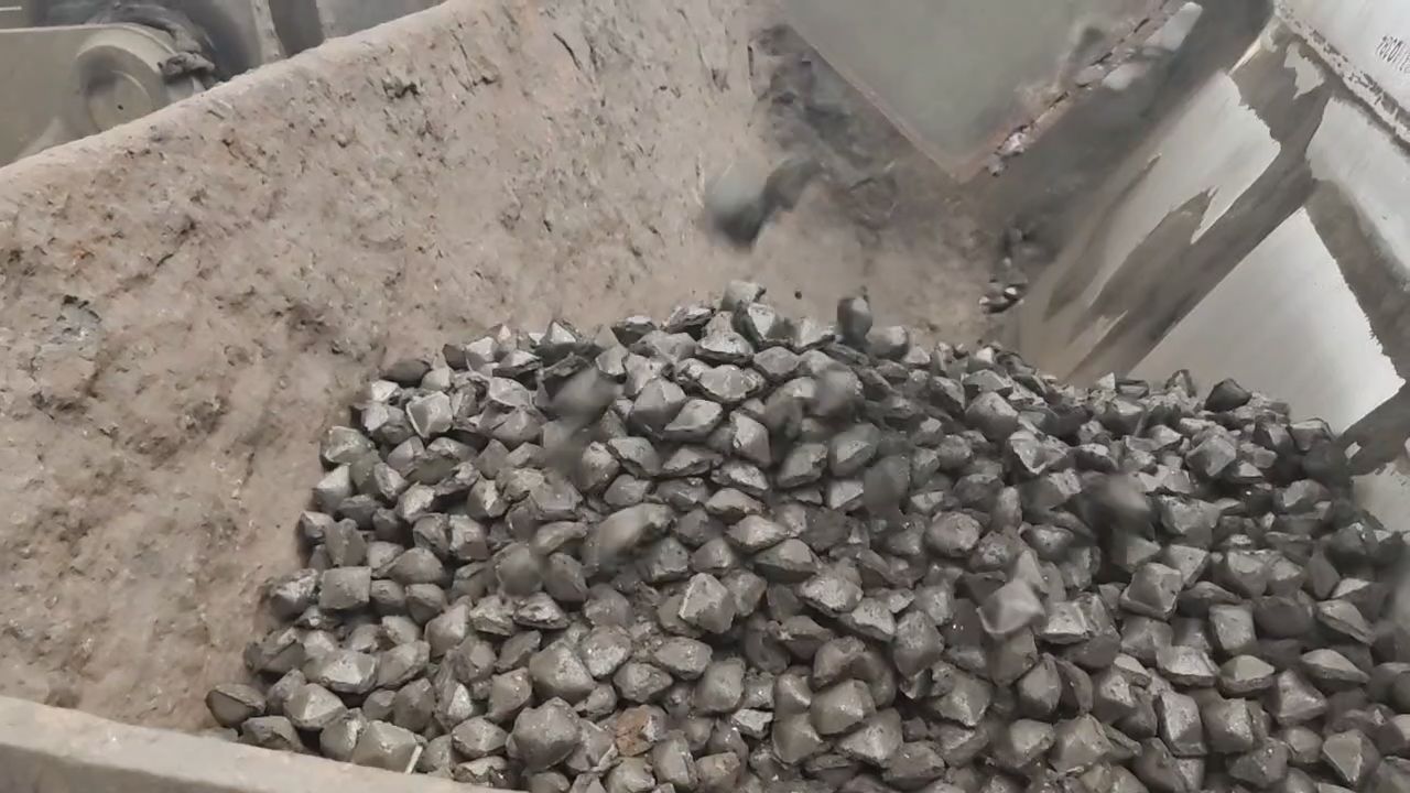 鋼鐵廠污泥壓塊線頻出故障？建杰現(xiàn)場(chǎng)破局：從經(jīng)驗(yàn)式生產(chǎn)到數(shù)據(jù)化管控的轉(zhuǎn)型實(shí)錄