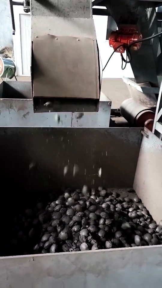 如何用粘合劑降低球團(tuán)返礦率？